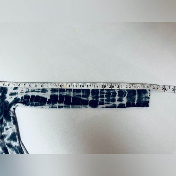 2/$20 - Charlotte Tarantola Black and WhiteTie-Dye Top / Sparkly Buttons - XS - Picture 5 of 7